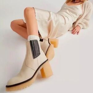Free People Cream Leather Platform Lug Sole Boots Made in Spain EU 40 US 9